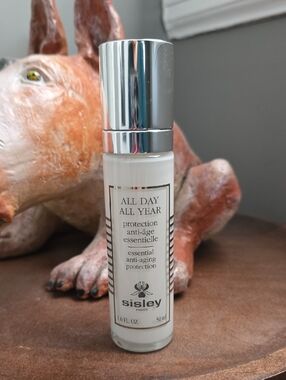 Sisley All Day All Year Essential Anti-Aging Protection - White/Silver